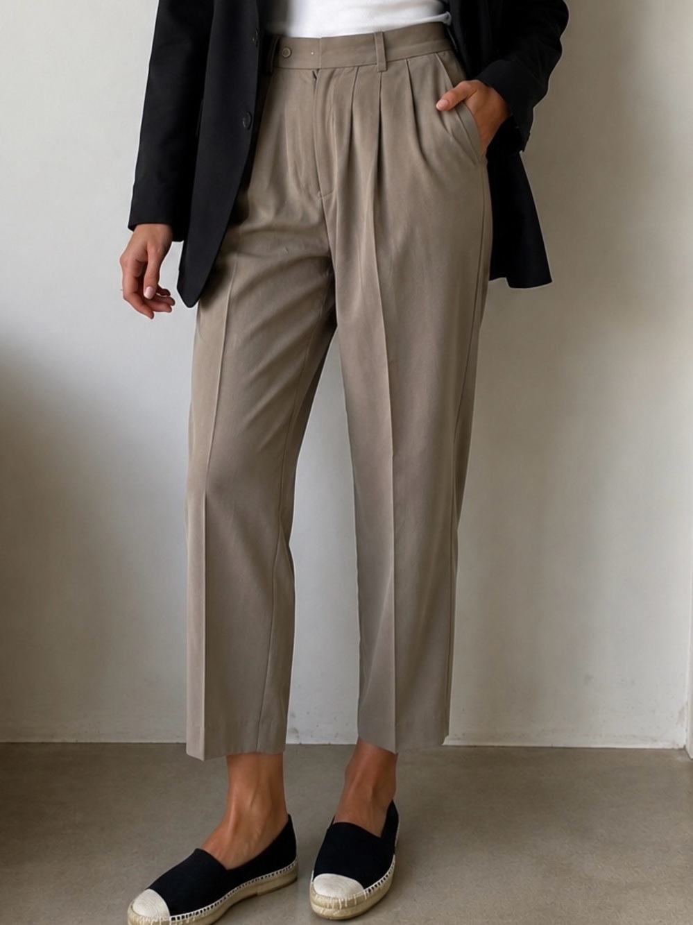 Condor Pleated Straight Leg Trousers in Gray Size 8